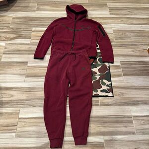 Red Burgundy Nike Tech Fleece Hoodie and Sweatpants Sweatsuit